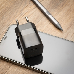 Síťová nabíječka FIXED Mini s USB-C výstupem a podporou PD, 30W, černá