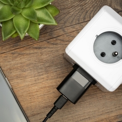 Síťová nabíječka FIXED Mini s USB-C výstupem a podporou PD, 30W, černá