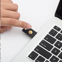 YubiKey 5 NFC - USB-A, klíč/token s vícefaktorovou autentizaci, podpora Smart Card (2FA)